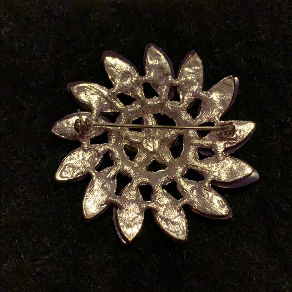 Flower Brooch - Picture 4 of 5